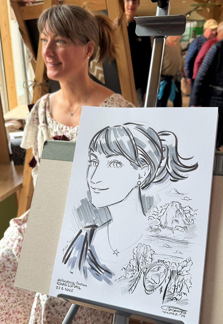 観光イベントでのライブスケッチ。地域の観光名所を背景に描き込んだ特別な似顔絵。マキシム・シモネンコによる手描き作品。